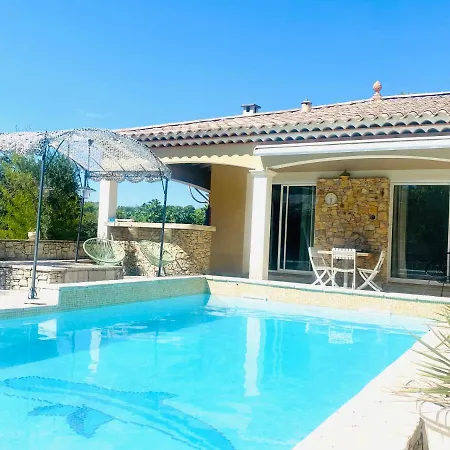 בית נופש Villa Nimes נים