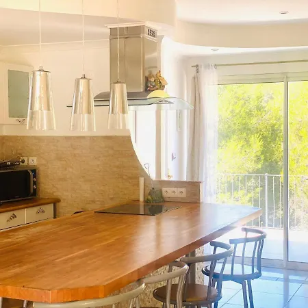 בית נופש Villa Nimes נים