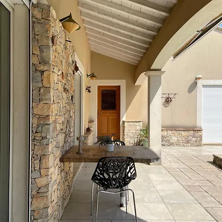 Villa Nimes בית נופש נים